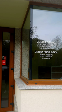 imagen de la puerta de la clinica